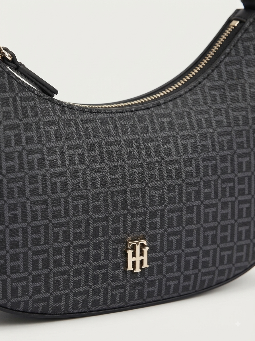 Bolsa Hobo Tommy Hilfiger Monograma Negra