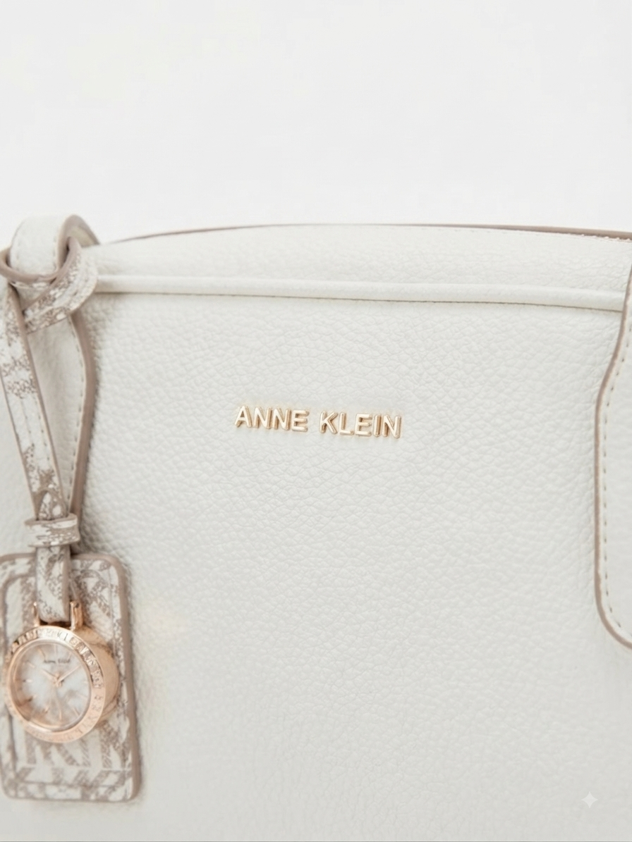 Bolsa Crossbody Anne Klein Blanca con Charm