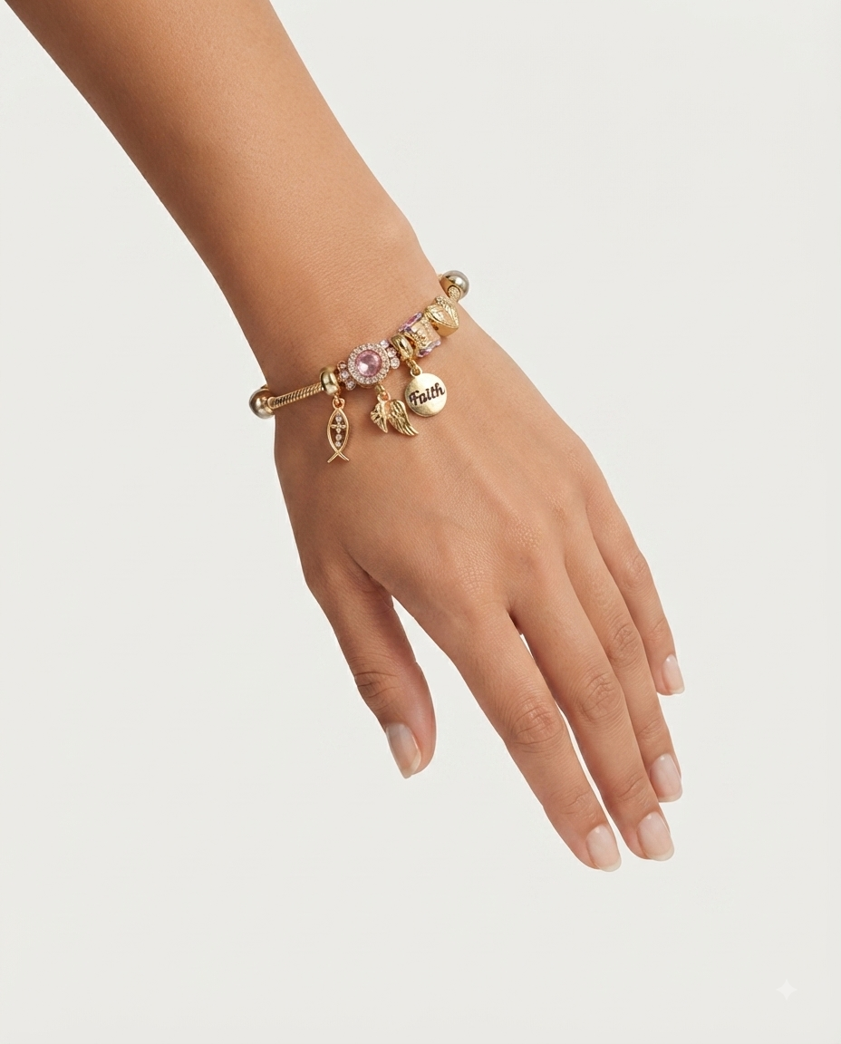 Adrienne Vittadini Pulsera Charms Perlas Dorada