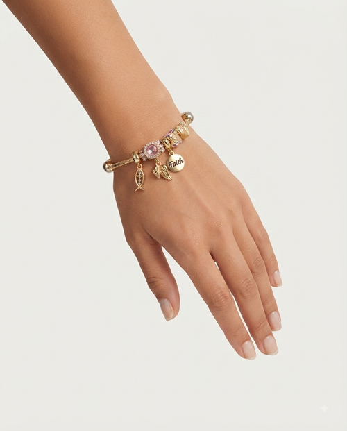 Adrienne Vittadini Pulsera Charms Perlas Dorada