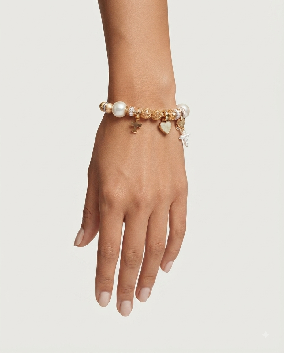 Adrienne Vittadini Pulsera Charms Faith Dorada
