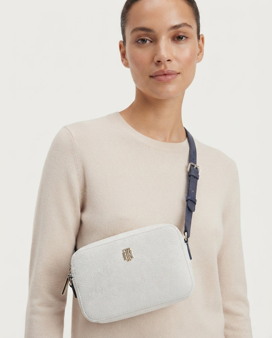 Bolsa Tommy Hilfiguer blanca con azul