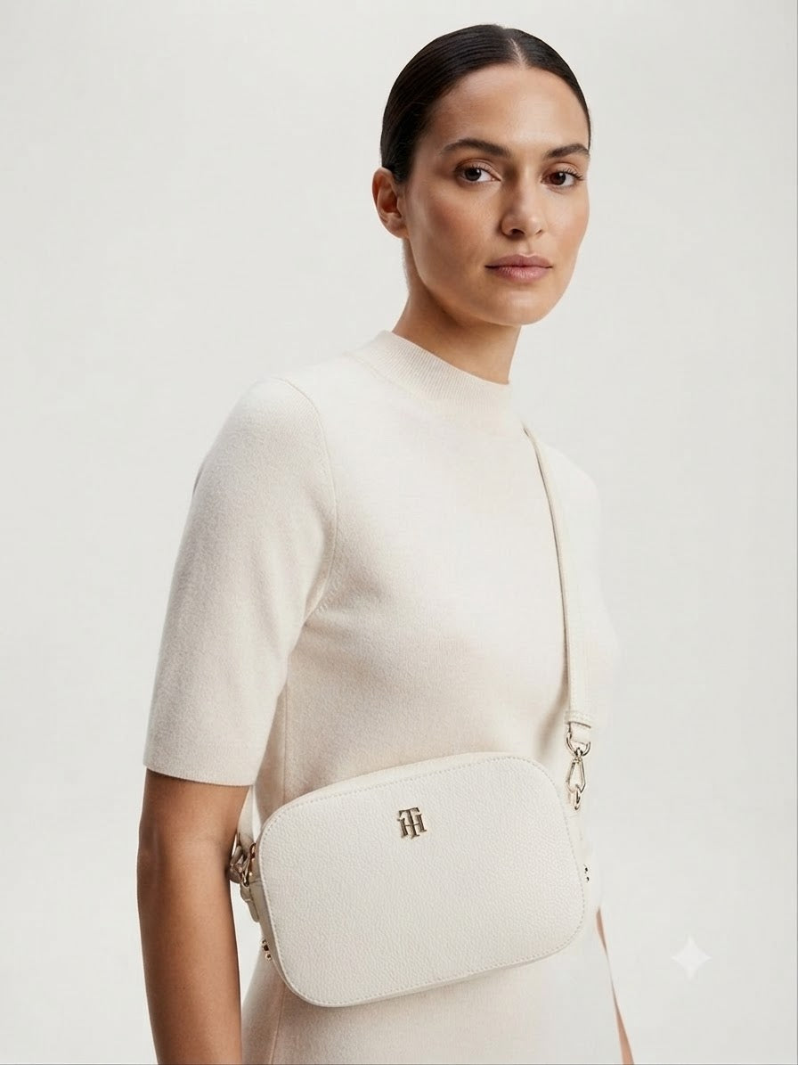 Bolsa Crossbody Tommy Hilfiger Crema con Solapa