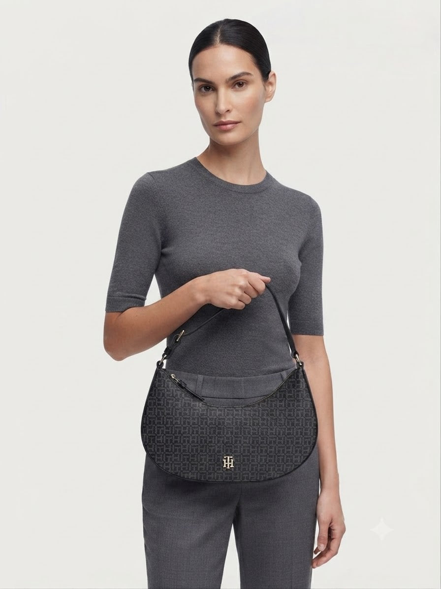 Bolsa Hobo Tommy Hilfiger Monograma Negra