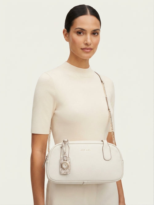 Bolsa Crossbody Anne Klein Blanca con Charm