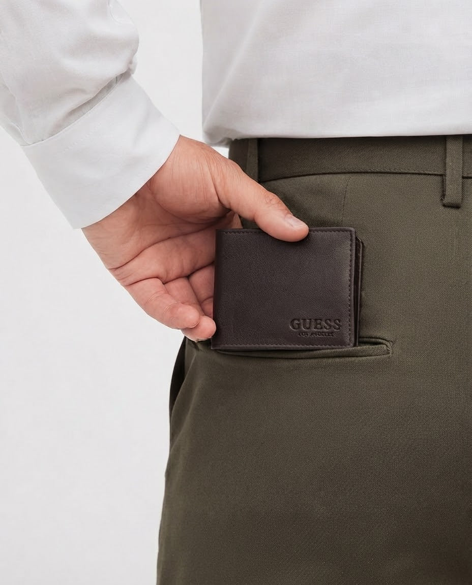 Guess Cartera Bifold para Hombre Color Café