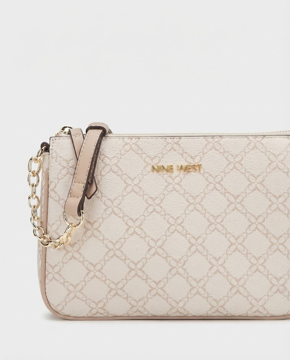 Bolsa Crossbody Nine West Monograma Crema con Cadena Dorada