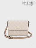 Bolsa Crossbody Nine West Monograma Crema con Solapa