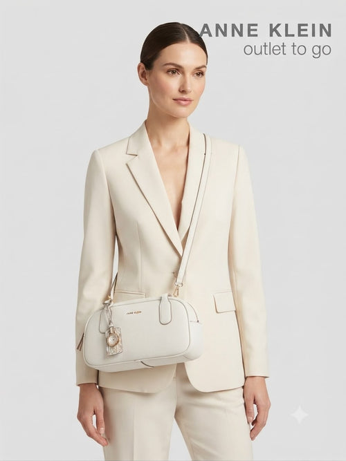 Bolsa Crossbody Anne Klein Blanca con Charm